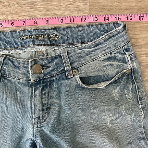 American Eagle Vintage Light Wash Denim Distressed Capri Bermuda Knee Shorts 6 - Picture 6 of 8